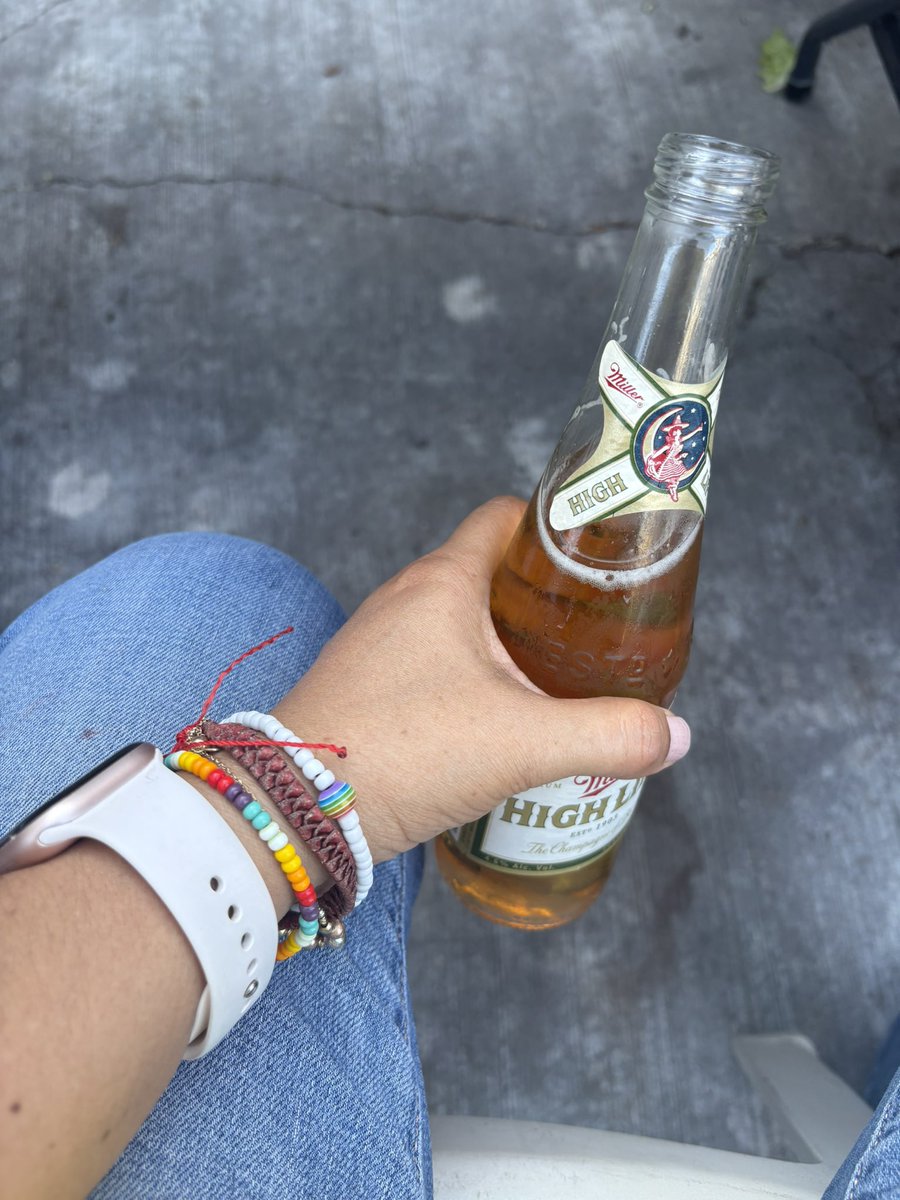 jessvel12's tweet photo. Ahhh!! 🍻 https://t.co/GsTRniAicv