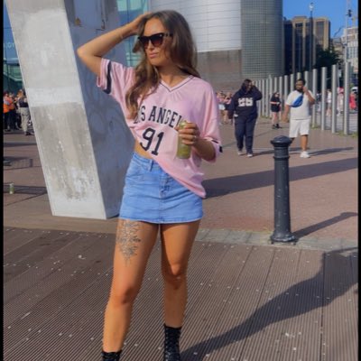 YourLocalHolly's tweet photo. #NewProfilePic https://t.co/WVYmqWLjNF