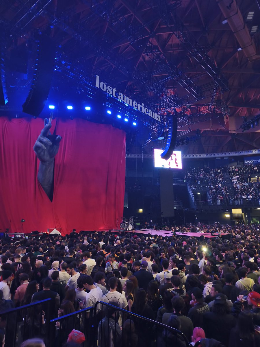 maanfrii's tweet photo. @machinegunkelly tonight was crazy, I loved it so much 😭
#machinegunkelly #lostamericanatour https://t.co/BQTQqi19uq