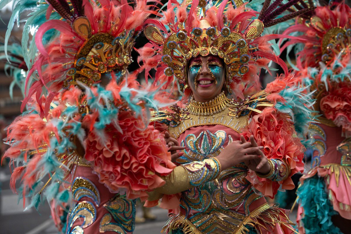 CarnavalBJZ's tweet photo. 🏆 Lingotes gana el Gran Desfile de Comparsas #CarnavalDeBadajoz 2026 🎭
1.Lingotes
2.Monjas
3.Moracantana
4.Caribe
5.Bullanguera

Enhorabuena a todas: lo de hoy ha sido HISTORIA. #carnavaldebadajoz https://t.co/Vg1sKA8sJx