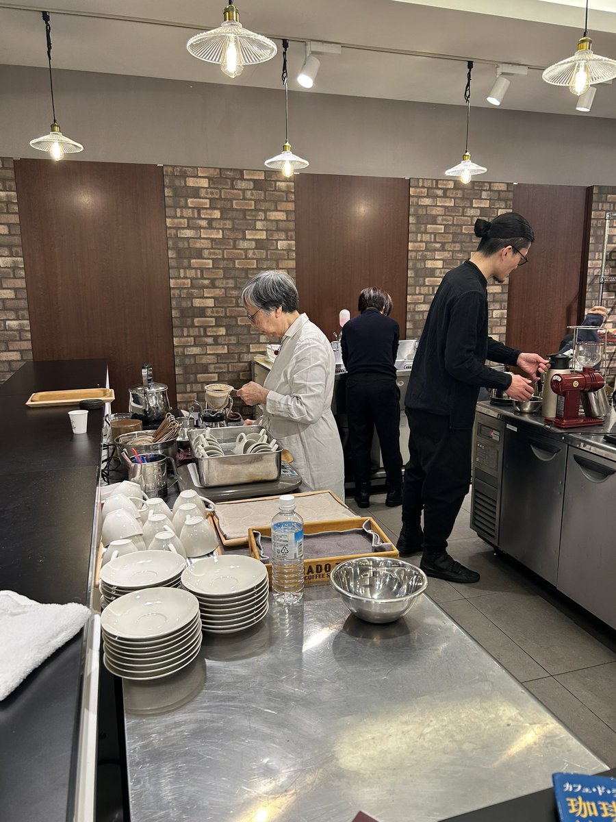 さあいよいよはじまりました。銀座コーヒーフェスティバル。今日は博多美美の森光さんが淹れてくれます。