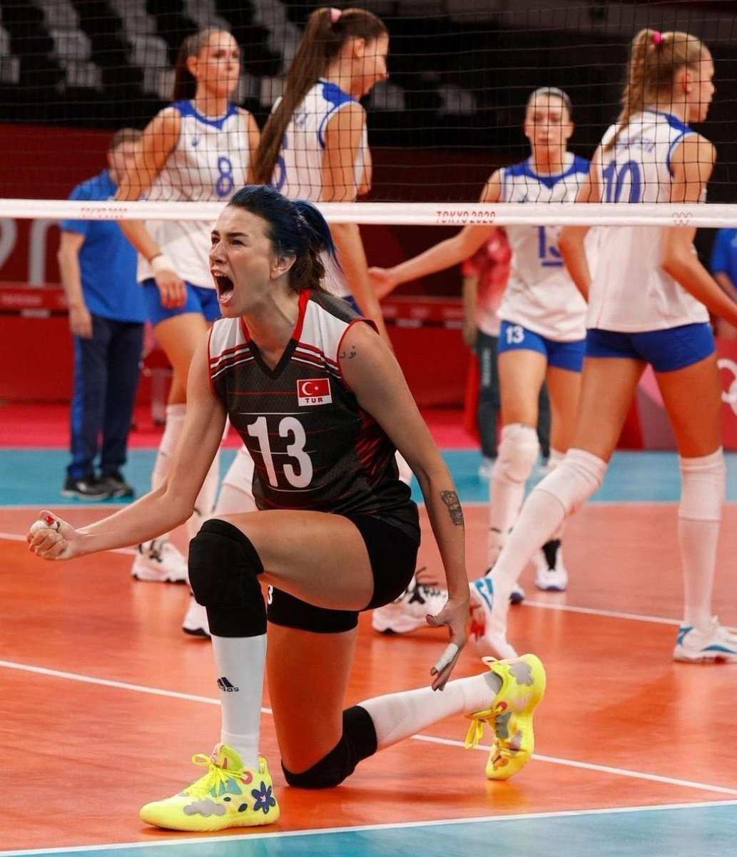 Çocukluğum, gençliğim, canım ciğerim, biriciğim, her şeyim;
Seni tandığım ilk günden beri benim için her zaman bir idolden fazlasıydın, hâlâ da öylesin. Sadece bir idol değil, olamayacağını bile bile sporcu olma hayali kuran kalp hastası bir çocuğun spora tutunma sebebisin +