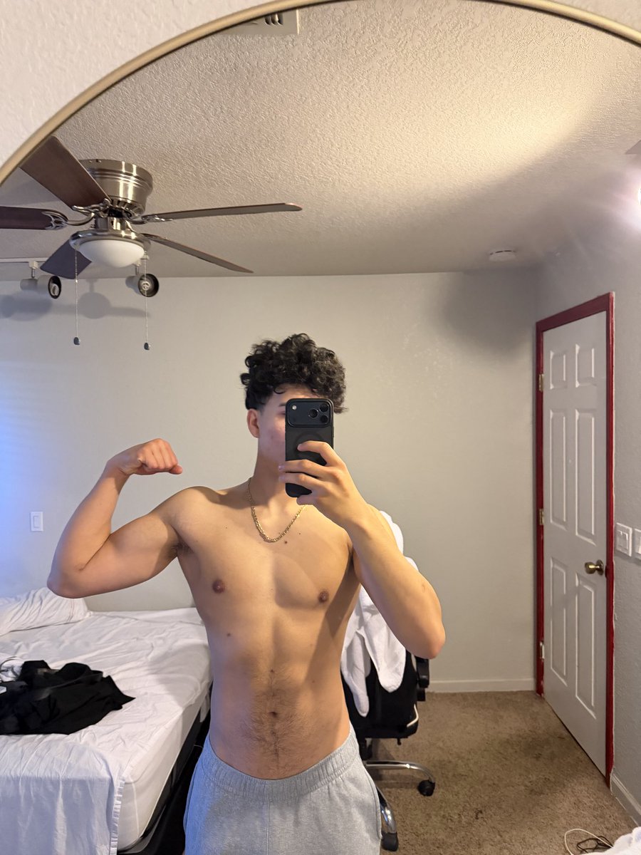 Back or front?? 
#mlm #gay #back #chest