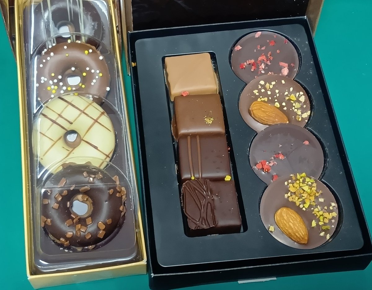 おはよーございます(ぎゅうぎゅう)

週明け月曜

生きてます(  ˙꒳​˙  )

なんか全身筋肉痛で歩くのイデデ💦
いい天気だったり雪になったり今年は住んでるとこ降る回数多いで大変だぁ

インフル流行ってます体調管理徹底！
本日もご安全に(｀･ω･´)σ ﾖｼ!

チョコもらちゃた⸜(*ˊᗜˋ*)⸝🍫