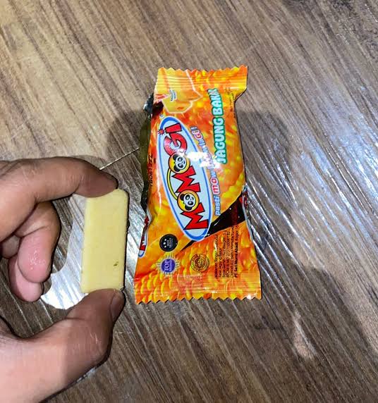 C_Asu_all's tweet photo. @choxchco2103 It turns out there is something smaller than this snack https://t.co/fZjthGYi62