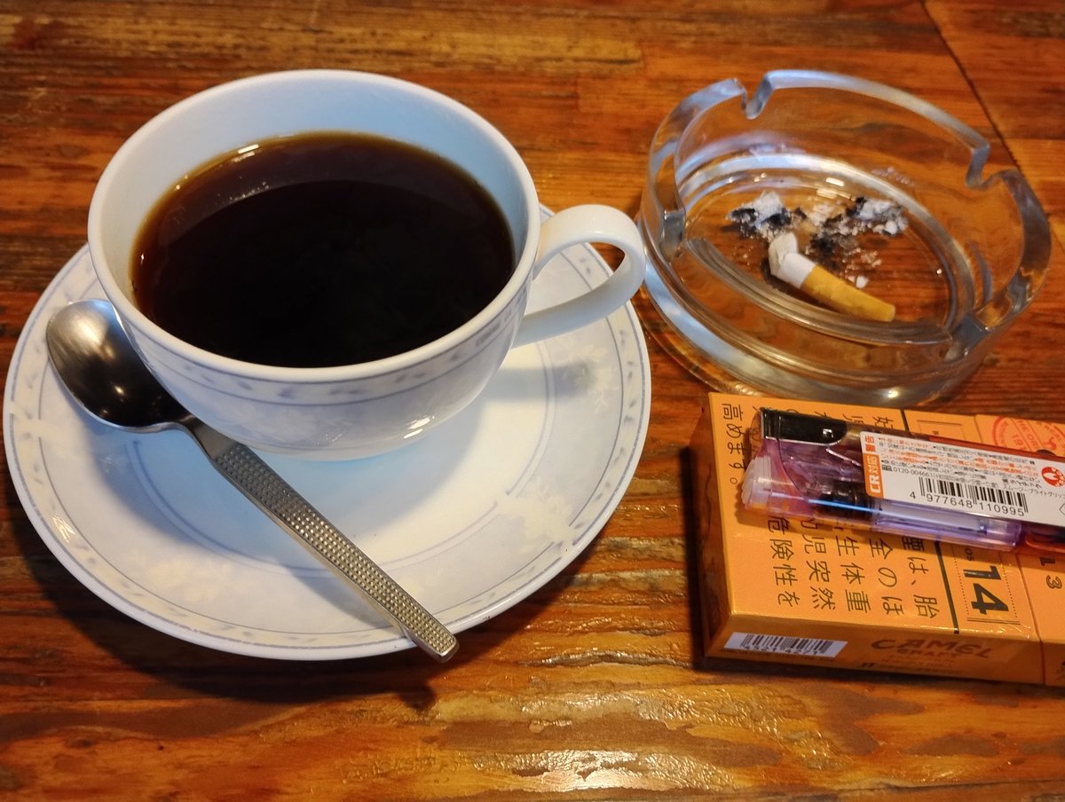 カフェインとニコチンをキメる( ﾟДﾟ)y─┛~~