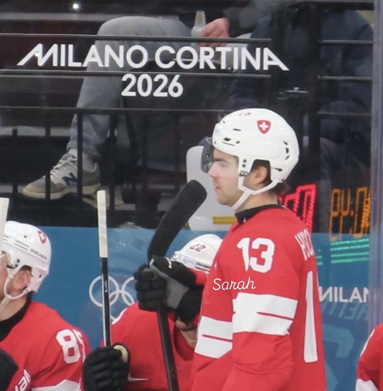 Sarah🏒 tweet media