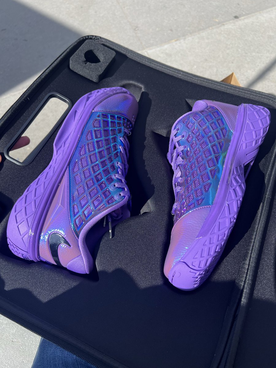 JustFreshKicks's tweet photo. These are such an incredible shoe 🐍💜 https://t.co/uoDKilbNBW