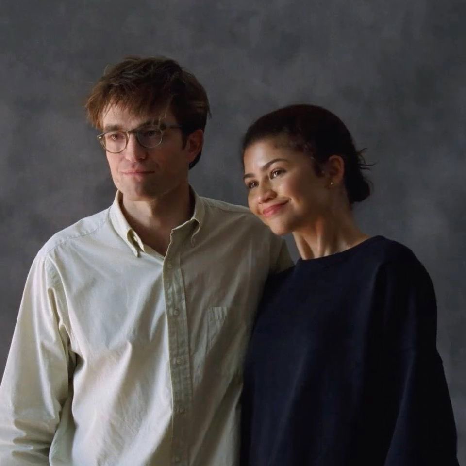 i really hope Zendaya doesn’t get those weird a$$ and unprofessional questions during the drama press both Z and rob 
are engaged and happily to-be married couples so can we please entirely drop those unprofessional questions