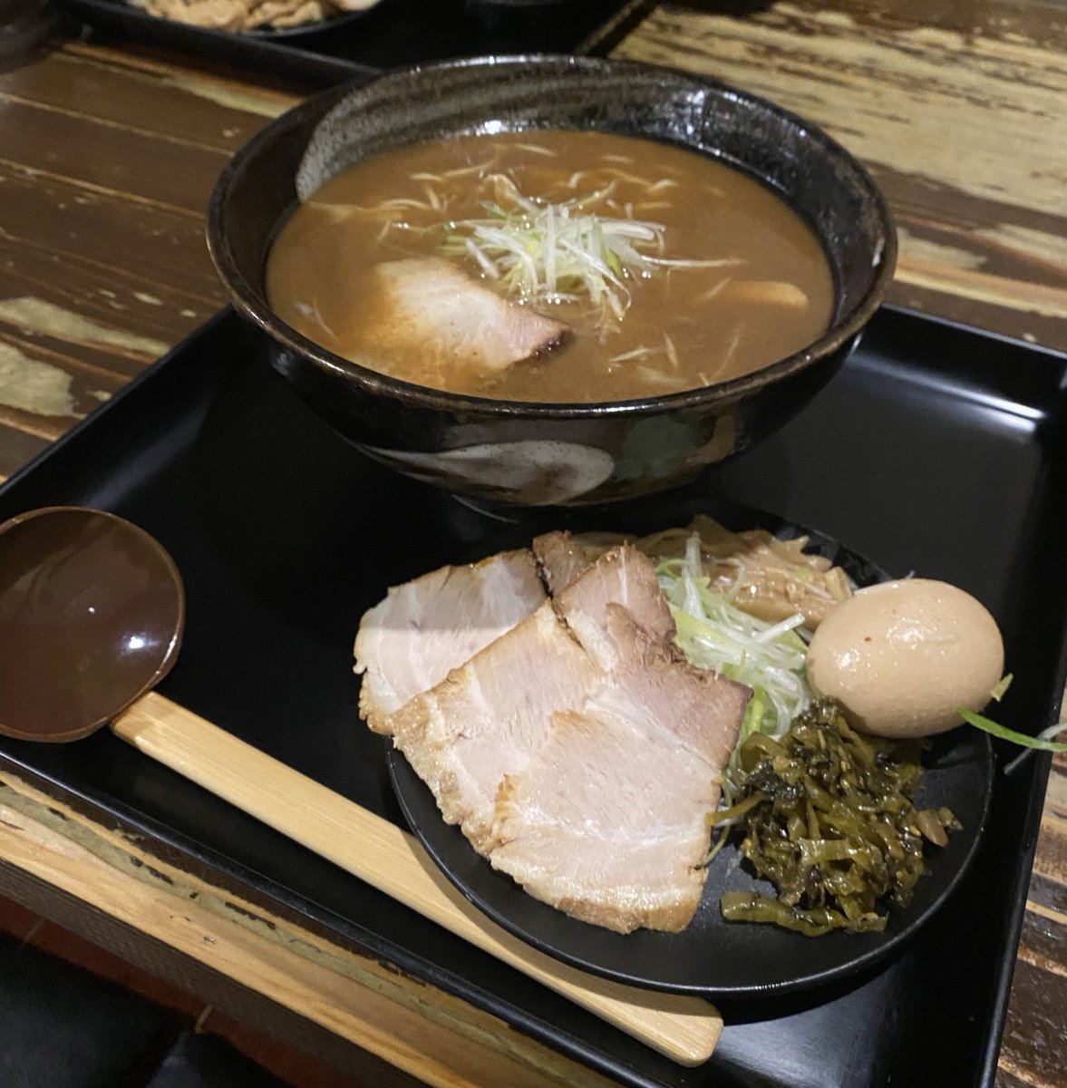chillpepper_tv's tweet photo. 🍥もちもちの木🌲

久々のラーメン🍜👀
食後のレンゲループ🔁
いつまでも美味しっかた😋👍⚡️
最近は米もよく食う🌾
#もちもちの木 #シラオカメン #麺活 https://t.co/UmOHUDSDPw