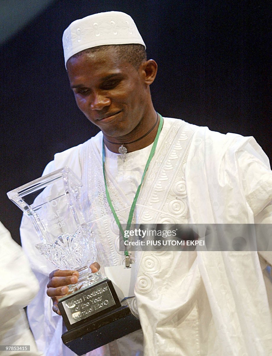 ⚪️ Il y a 20 ans jour pour jour, Samuel Eto’o remportait le titre de Joueur Africain de l’Année 2005. 🏆🇨🇲