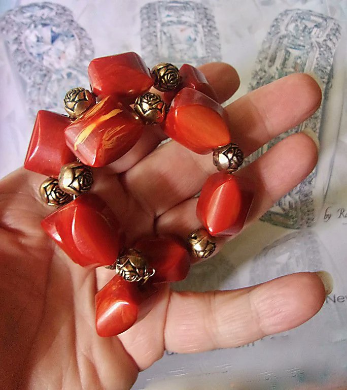 renaissancefai's tweet photo. Red Orange Bakelite Wire Wrap Bracelet, Chunky Free Form, Rose Bud Spacers, Vintage
https://t.co/3x52z85pIC?
#bracelet #vintage #Bakelite #wrap #coil #wrapAround #marbleized #orange #red #brickRed #rosebudspacers #memorywire #plastic #festive #fun #statement #tested #freeform https://t.co/B8RhlLb7aL