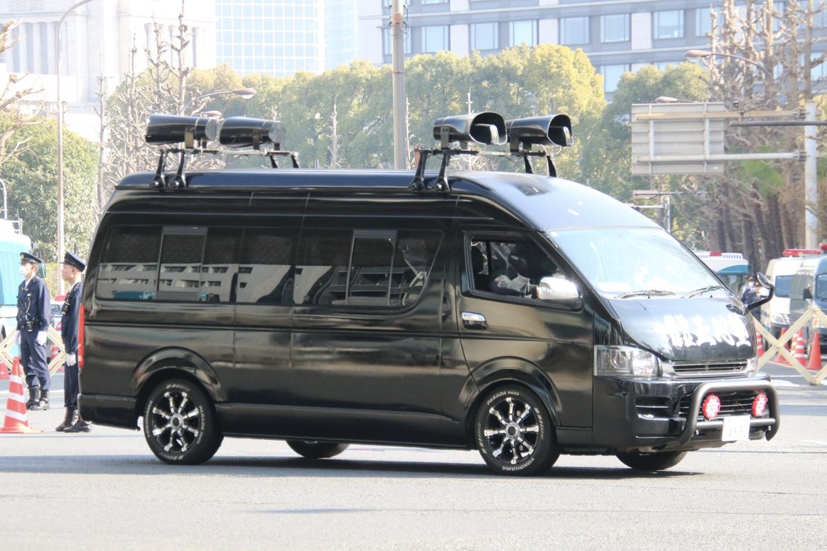 右翼 #街宣車 🎌政治結社 #正心塾 日産・エルグランド(総本部車