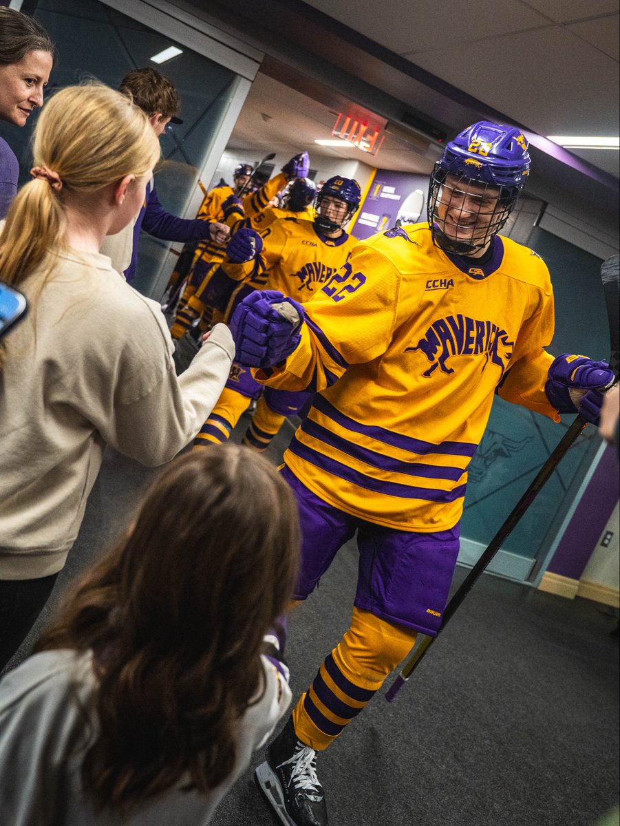 More than just hockey. Thank you, Finley &amp; Hadley for joining us last night! #MavFam #MakeAWish