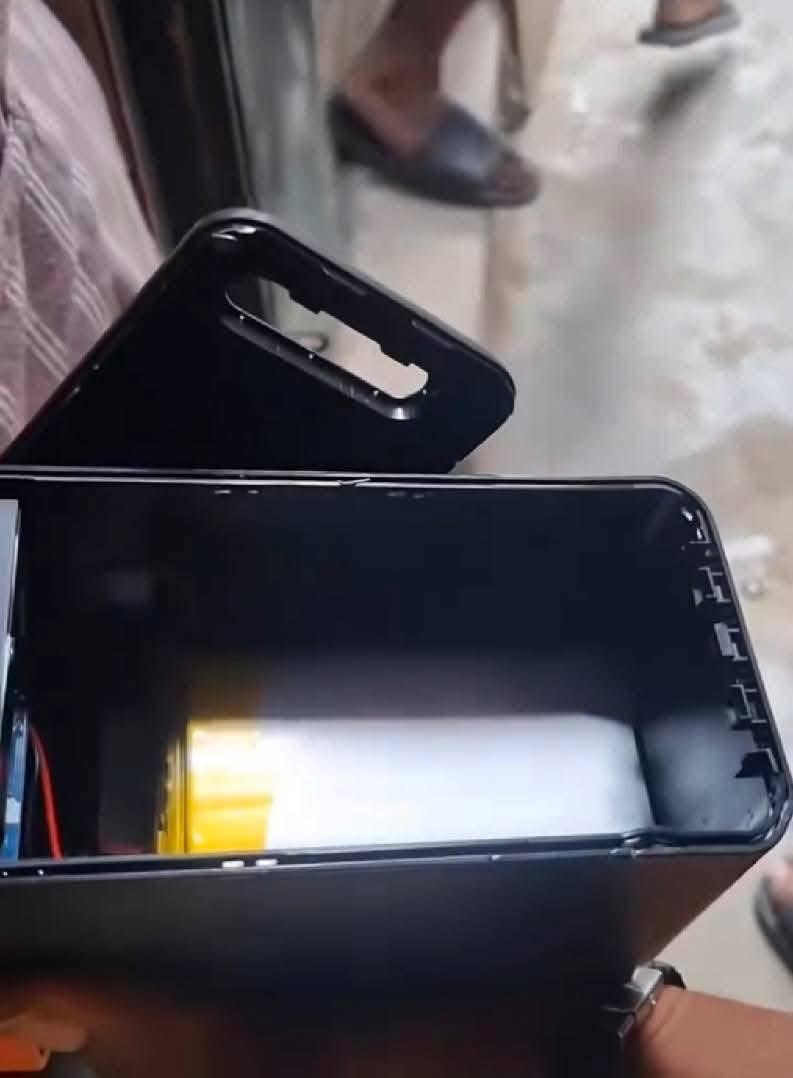 WorldPlaymaker's tweet image. So my power fell today and this is what I saw inside 😭

Na tinubu do this one too?