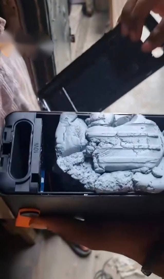 WorldPlaymaker's tweet image. So my power fell today and this is what I saw inside 😭

Na tinubu do this one too?