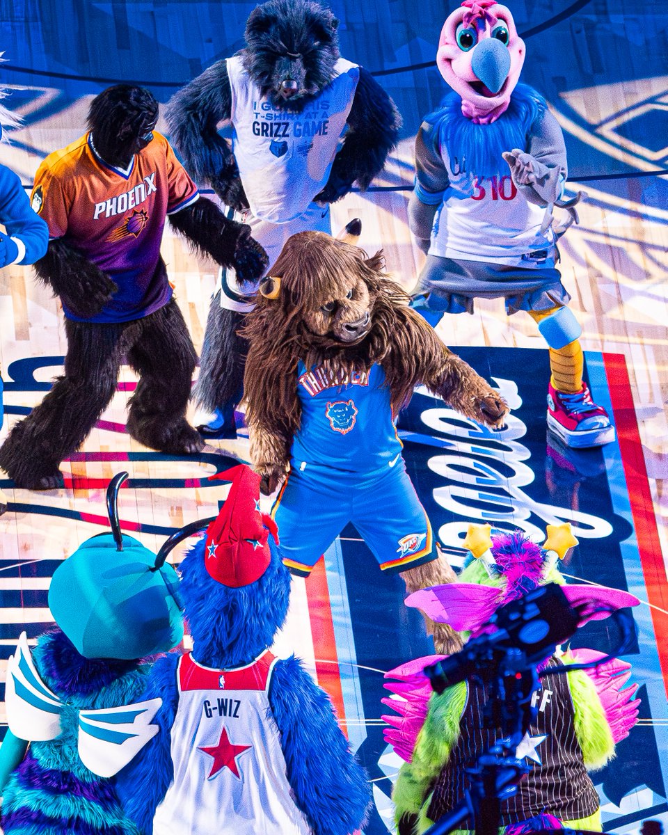 rumblethebison's tweet image. Hit the dance floor with my best buds at the #NBAAllStar Game for the mascot dance battle 🕺