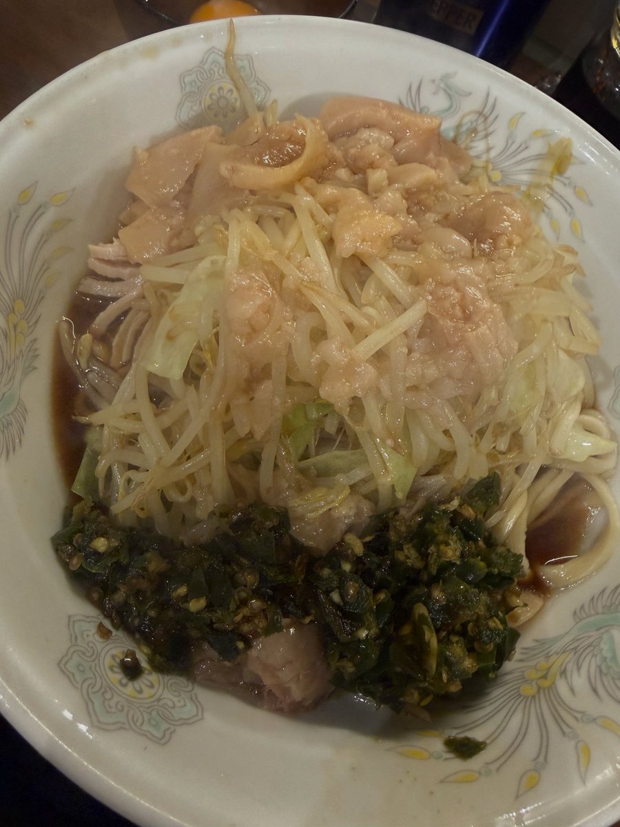 久々の過剰栄養補給。ポン酢の汁無し麺野菜少なめ青唐辛子と生卵。やっぱりポン酢美味しすぎて油と野菜が一瞬で蒸発😋