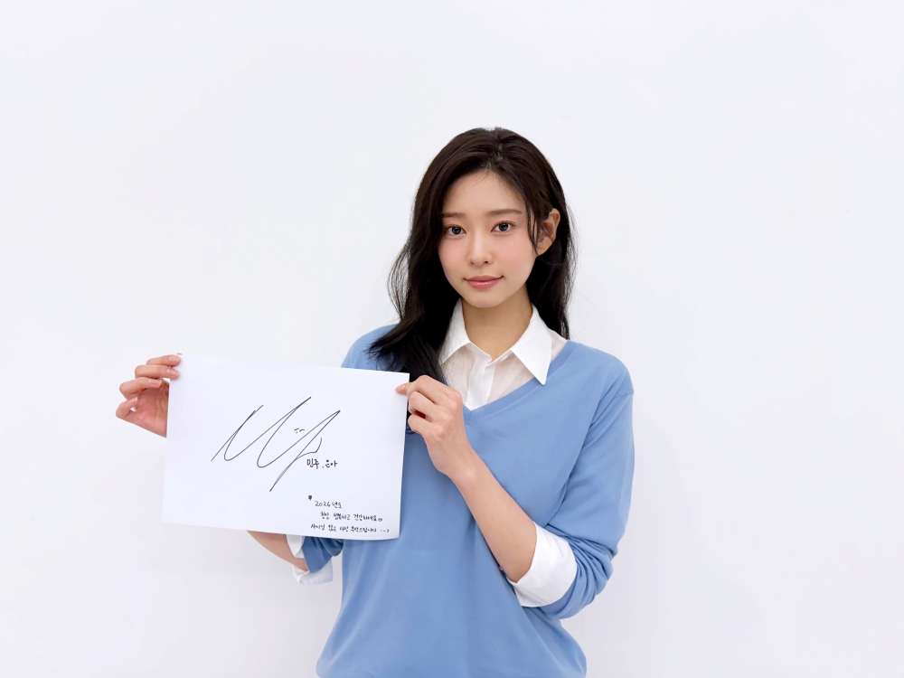 박진영X김민주, 설렘 가득 설 인사 “‘샤이닝’ 많은 사랑 부탁드립니다”

#진영 #박진영 
#갓세븐 #GOT7 #갓세븐_진영 
#GOT7_진영 
<a href="/GOT7/">GOT7 (갓세븐)</a>
#박진영드라마 
#샤이닝 #샤이닝_박진영 
#김민주 #JTBC샤이닝 
⬇️관련기사⬇️
slist.kr/news/articleVi…