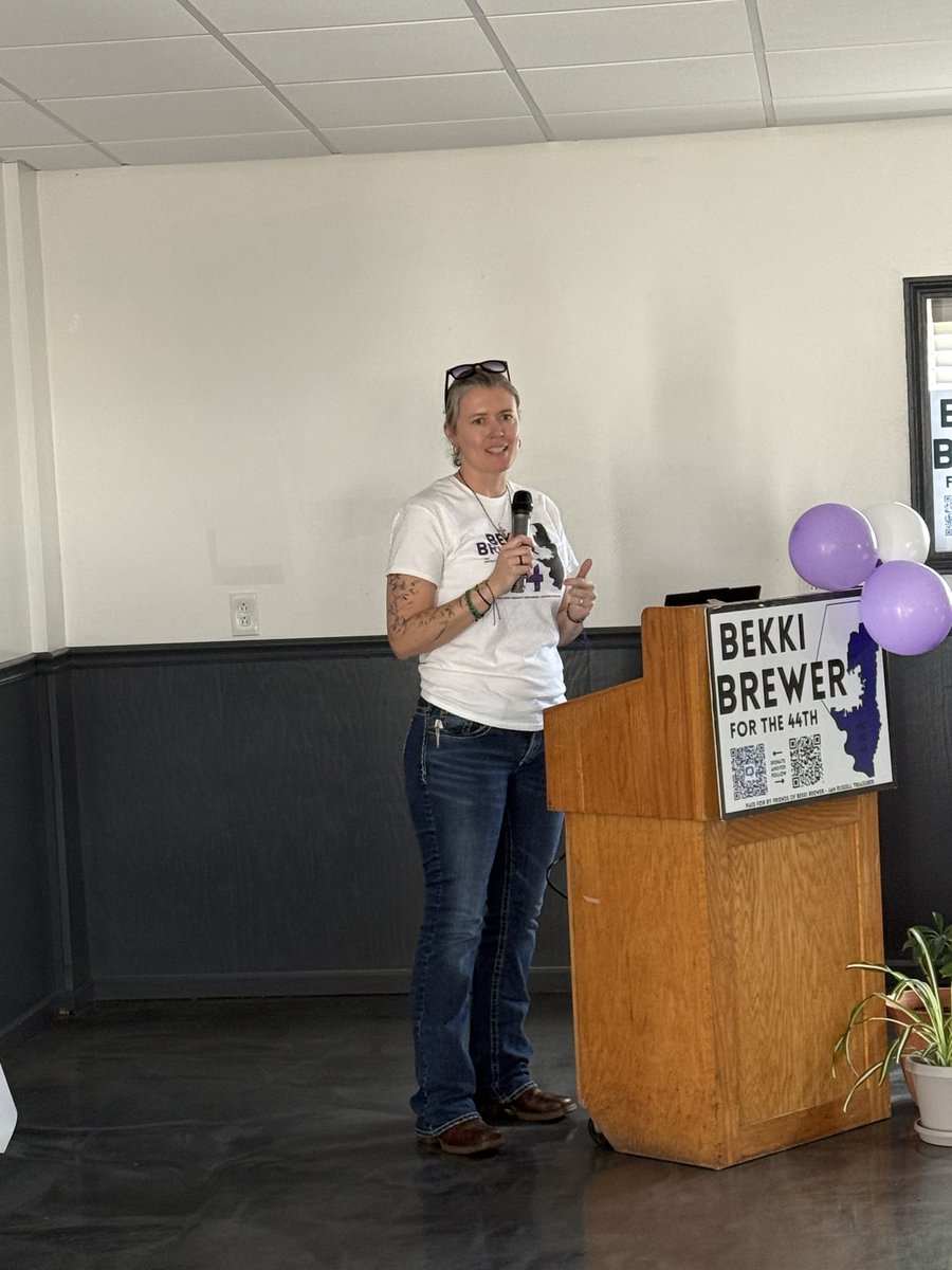FF_Strategies's tweet image. The excitement in the room was undeniable at Bekki Brewer’s campaign kickoff for MO HD 44. A room full of neighbors, volunteers, and supporters who are ready to roll up their sleeves and build something powerful together! #teambrewer #communityfirst #HD44 #hallsvillemo
