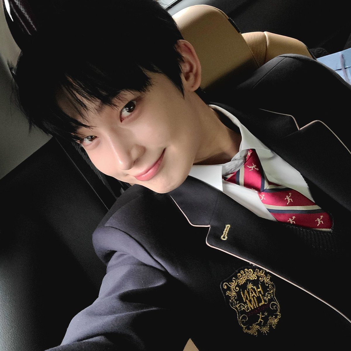 yearlyenhypen's tweet photo. sunoo via twitter 4 years ago today with "Happy graduation 🎓 20 years old fighting!

#SUNOO #Graduation #20YearsOld_Fighting #SchoolUniform #ItsBeenAWhile #IsItTheLastTime #ProbablyNot #HanlimArtsSchool #Bye"(25th February 2022)
trans:enhypenupdates https://t.co/4EhkSax9ZD