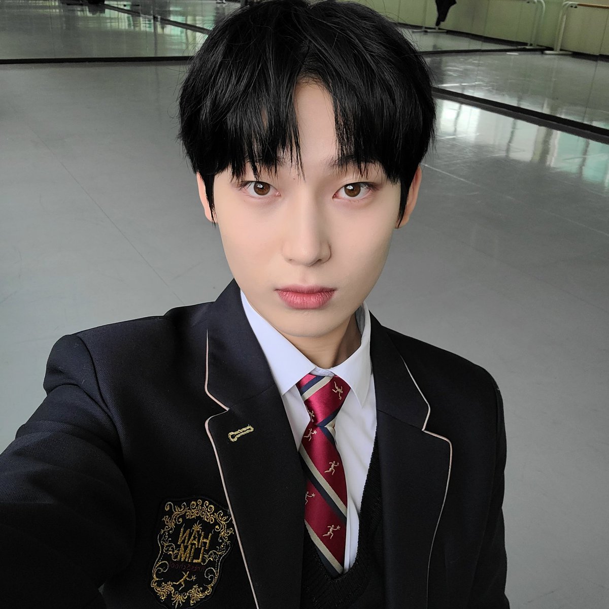 yearlyenhypen's tweet photo. sunoo via twitter 4 years ago today with "Happy graduation 🎓 20 years old fighting!

#SUNOO #Graduation #20YearsOld_Fighting #SchoolUniform #ItsBeenAWhile #IsItTheLastTime #ProbablyNot #HanlimArtsSchool #Bye"(25th February 2022)
trans:enhypenupdates https://t.co/4EhkSax9ZD