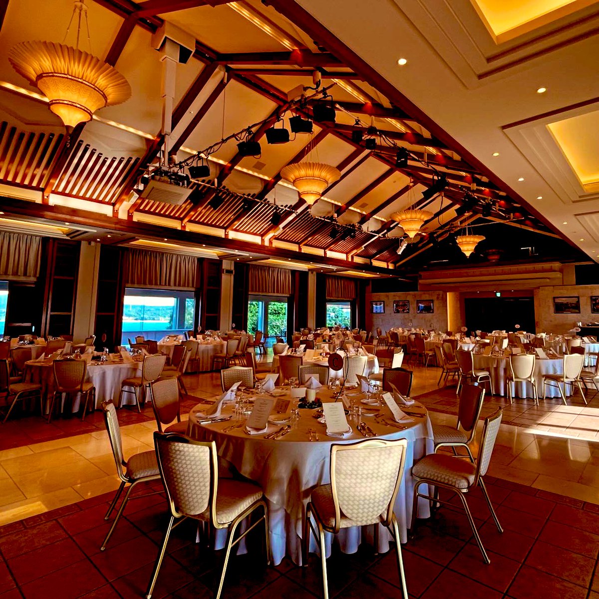 【司会のお仕事】

大好きな万国津梁館にて、
企業の周年イベントのお仕事🎤

温かく贅沢なひと時を
ご一緒させて頂きました。
この度は、司会としてお声がけいただき、
ありがとうございました✨

#万国津梁館 #企業周年イベント