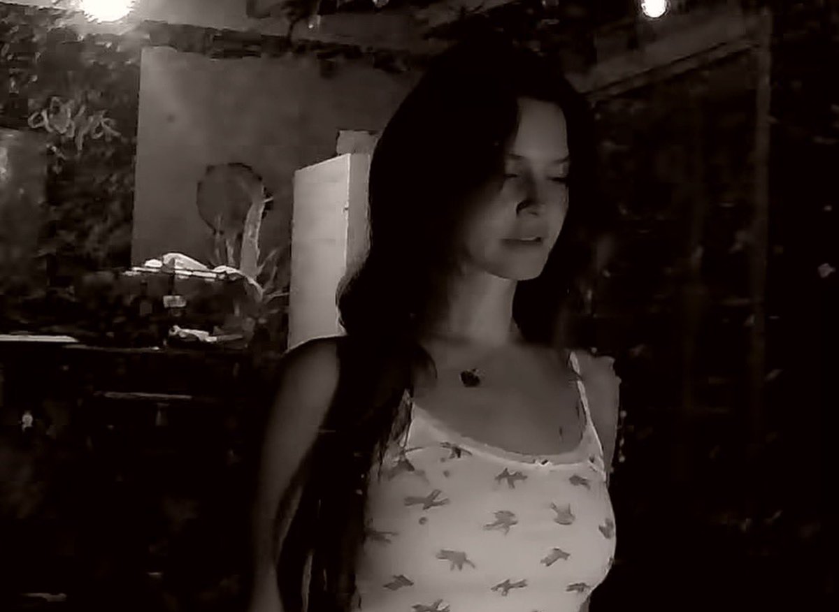 thomasdelreyy's tweet photo. she’s getting ready to save the music industry this tuesday. https://t.co/WnooOvRTuN