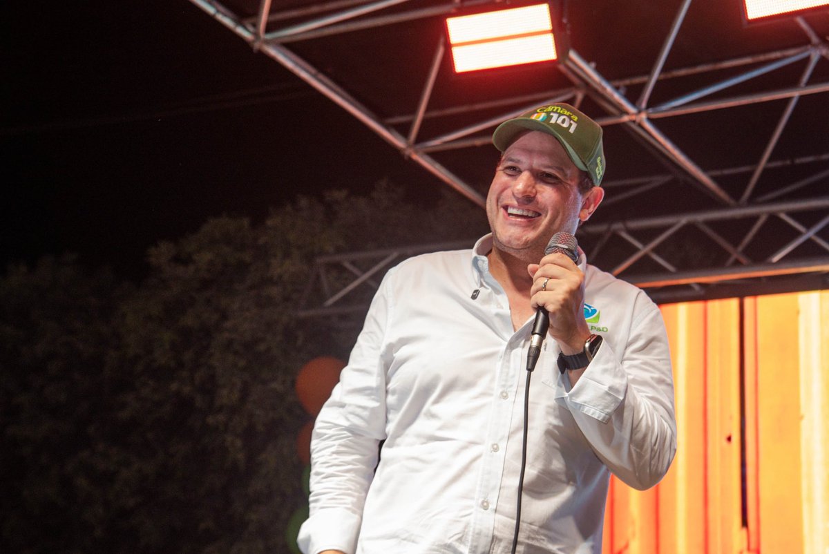 Viví un encuentro profundamente emotivo con nuestros jóvenes; escucharlos soñar y hablar de oportunidades me recordó que cuando creemos en ellos, estamos asegurando el futuro con propósito. Me sentí feliz con ustedes.