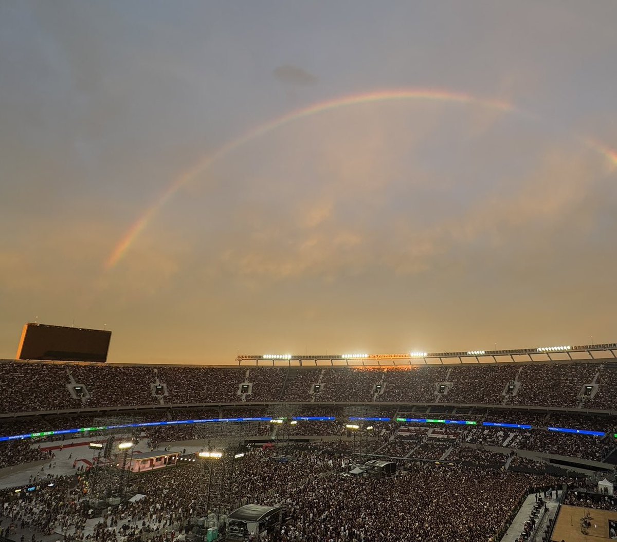 EL PAIS CON MAS AURA DEL MUNDO