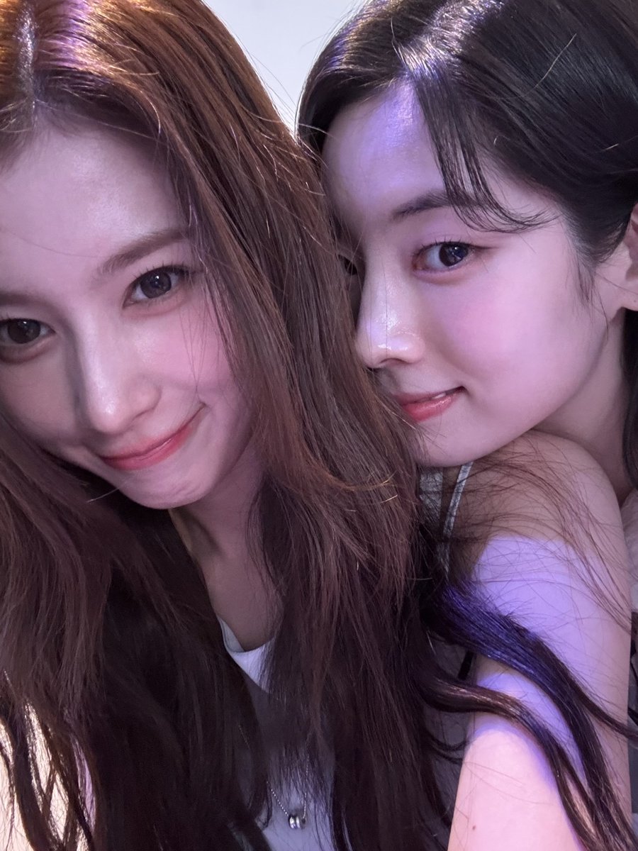 SANA &amp; DAHYUN SELFIE 😍