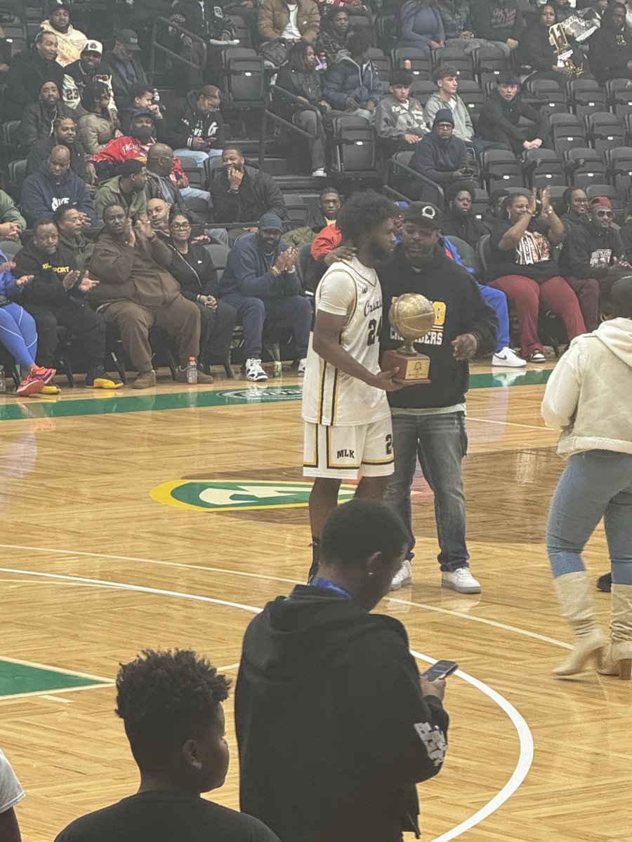 Terry Lowe tweet media