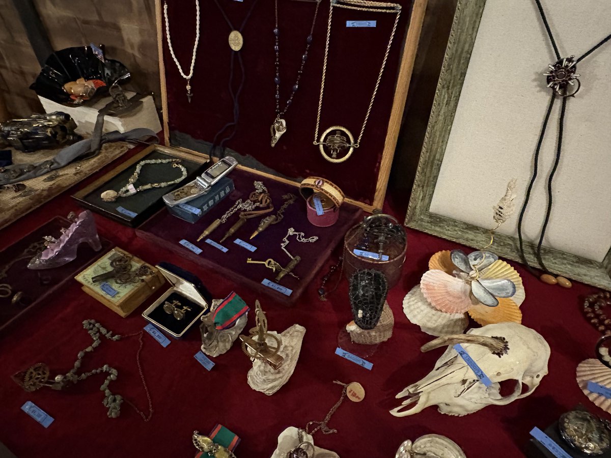 <a href="/Canapellini/">北川　幸子　Leather5160</a> <a href="/Leather5160/">Leather 5160/岡部 豪一郎</a> 

<a href="/Gokuraku_kubiwa/">極楽鳥舎　タカハシ</a> <a href="/hexa_eyes/">蒸気怪盗ヘキサアイズ</a> 

<a href="/FYomZ8ER2qtRMSd/">碧き天空 1/25閃華 西1 イ24b</a> <a href="/RuinsMasa/">廃墟もマサさん</a> 

<a href="/kikuyosi_maggie/">マギー/菊由</a> 
大盛況の中╰(*´︶`*)╯♡幕が降りました
物販交流会後の会もまた格別でした

#幻影商會