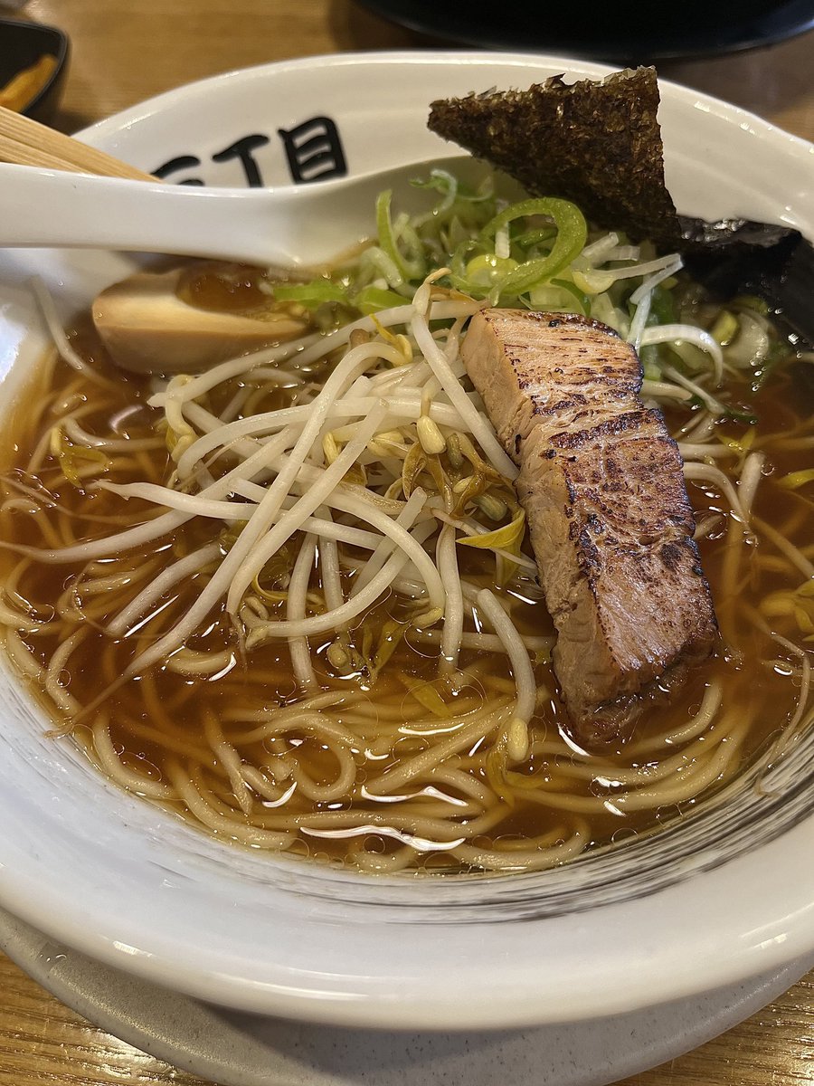 아침에 일어나자마자! 배에서 꼬르~~륵 이게 무슨 소리니??? 먹어도 먹어도 배가 고픈 이유가 있을까요? 어제 아점은 라멘으로 한끼하고 저녁을 간단하게 먹어서 그런가요😁 아~~어제 먹었던 라멘 또 먹고 싶네요.
#강원 원주 #산쪼메 #라멘 #혁신도시