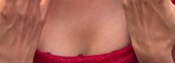 Why did Pooja Hegde open her mouth?💀