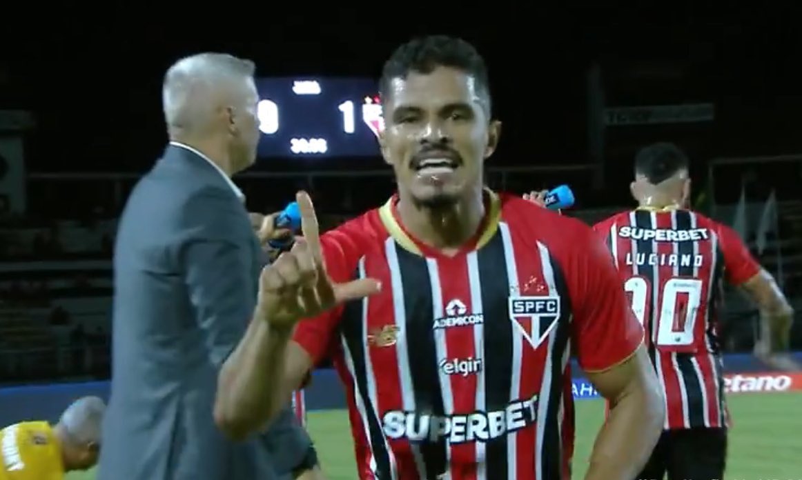 victxrspfc_'s tweet photo. Não quero ver Cedric NUNCA MAIS em campo.

Temos lateral-direito, e se chama Lucas Ramon. https://t.co/FRxyKIVAjD