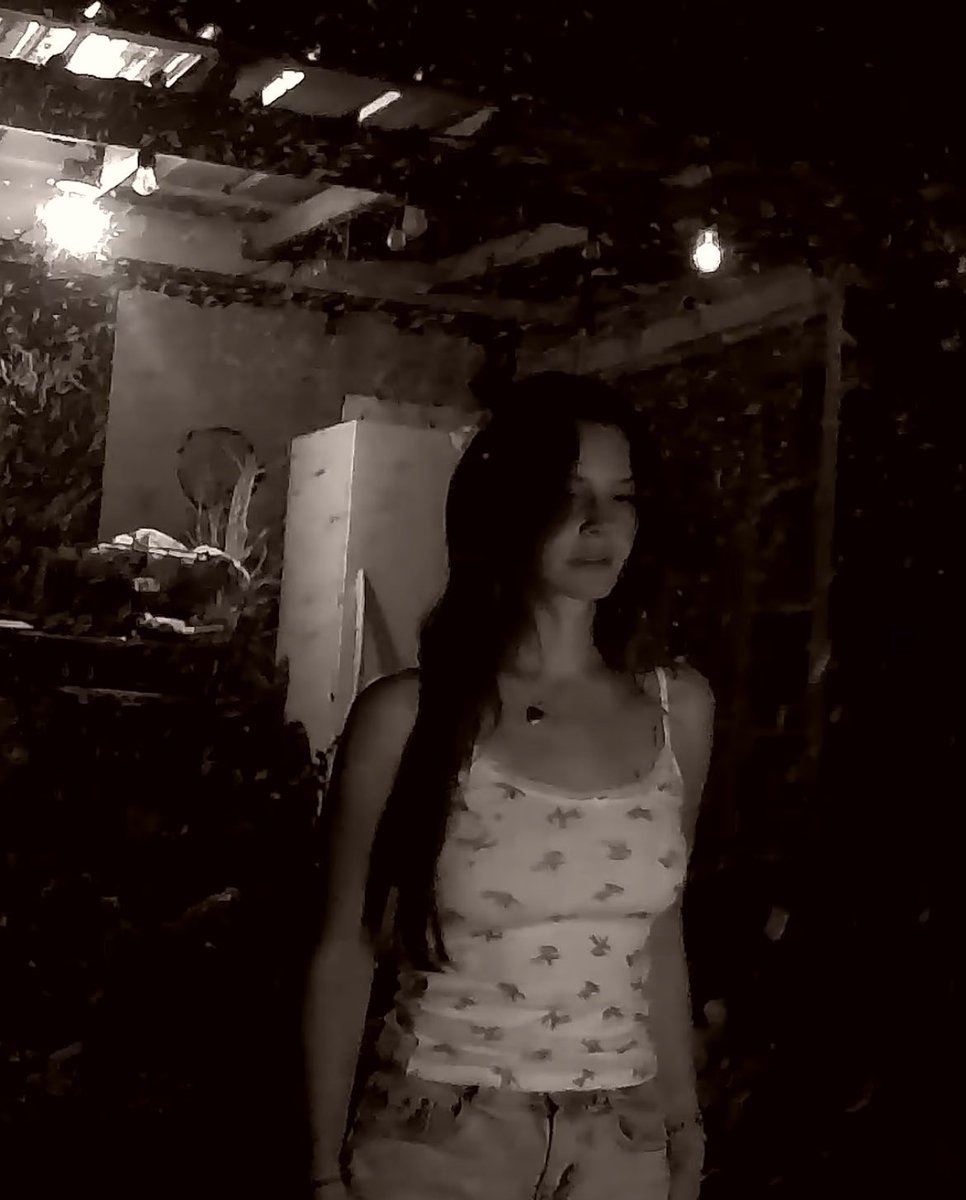 lcndelrey's tweet photo. PODE ENTRAR LANA DEL REY BRUXONA https://t.co/wWQHaTXeV7