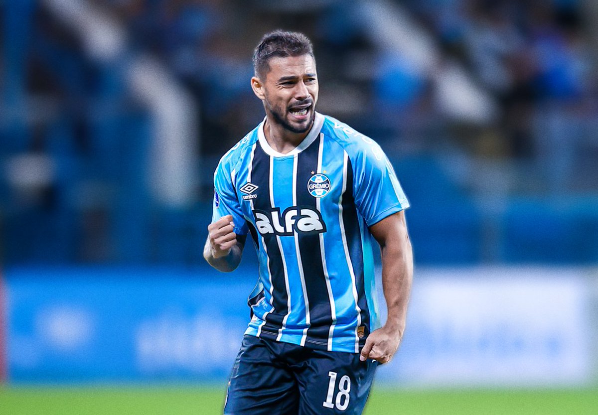 Mais jogo HORRÍVEL dessa porca humana, tive o desgosto de assistir presencial essa merda.

Tetê joga sozinho, e recua mais que o próprio JP. Tetê é craque mas tá sendo muito prejudicado por esses incompetentes na LD