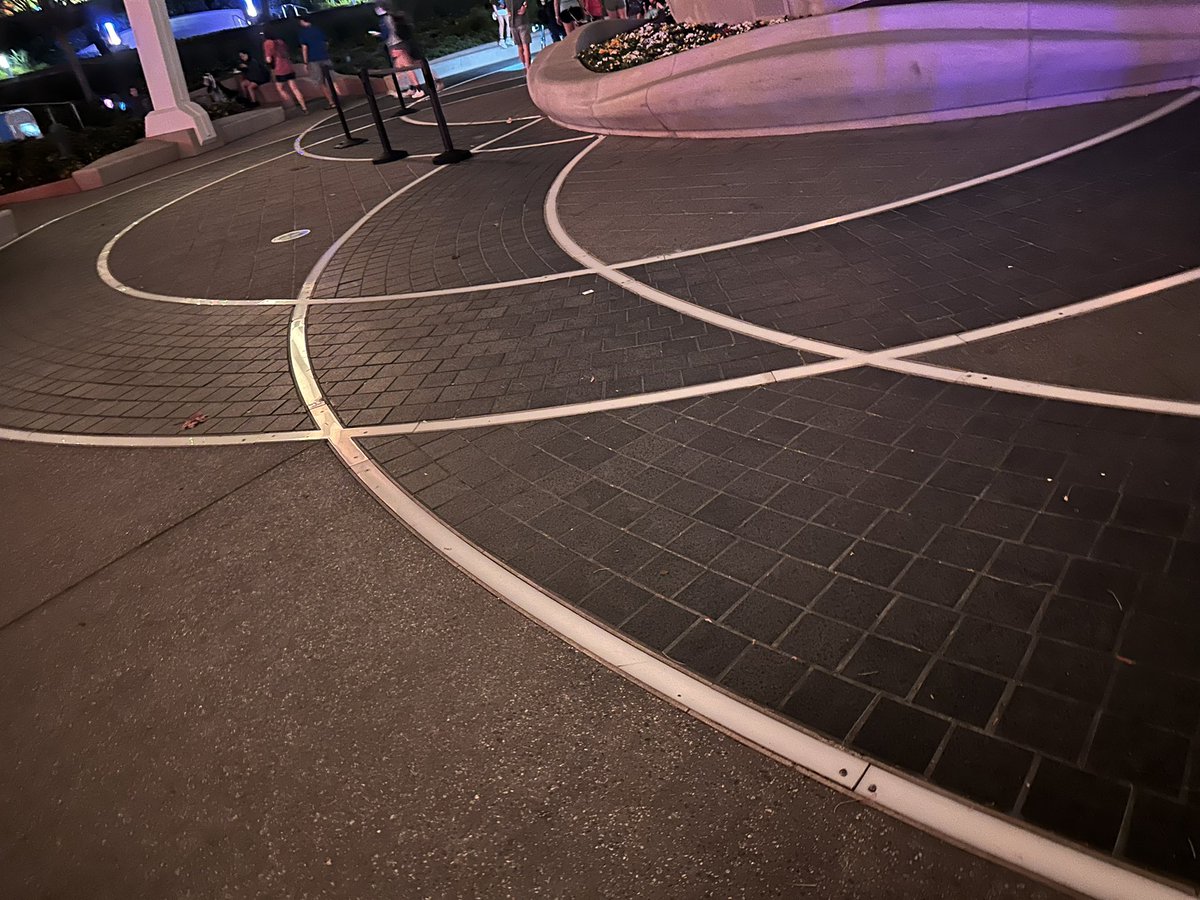 Kdodgers24's tweet image. The center of epcot is still lightless and waterless