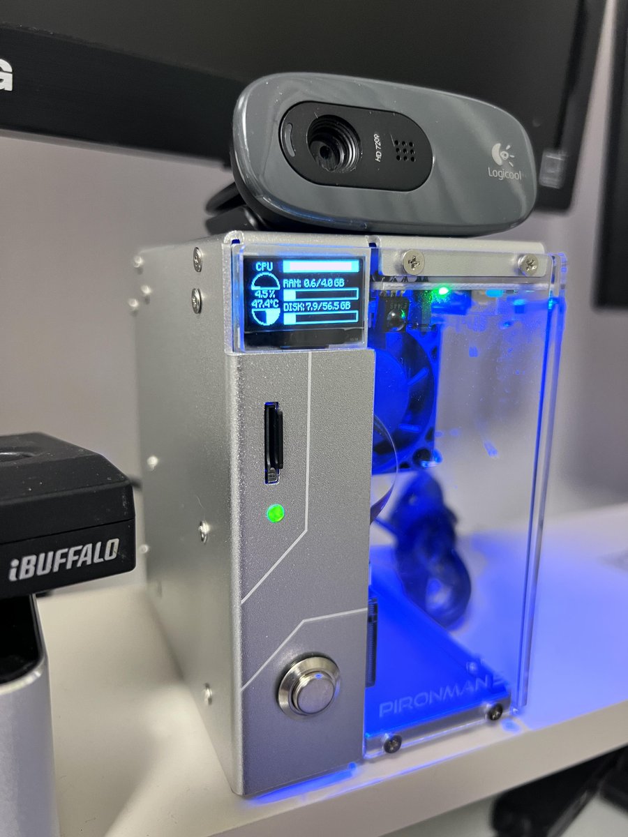 murasametech's tweet photo. 自宅のRaspberry Piサーバーで、AIとコーディングしています🤖

AnthropicのClaude Codeをインストールすると、ターミナル上でAIがコードを書き、ファイルを編集し、バグを修正してくれます。対話しながらプロジェクトを進められるAI開発環境です。

私がRaspberry PiでClaude Codeを動かす理由は「VPN経由でどこからでもアクセスできる」からです。TailscaleなどのVPNを設定すれば、外出先のPCやスマホから自宅のAI開発環境にセキュアに接続できます。

tmuxでセッションを維持すれば、接続を切っても作業の続きからすぐ再開。自宅サーバーの新しい活用法として、おすすめです。

皆さんはAIコーディング、使っていますか？何を使っていますか？

#RaspberryPi #ClaudeCode #自宅サーバ