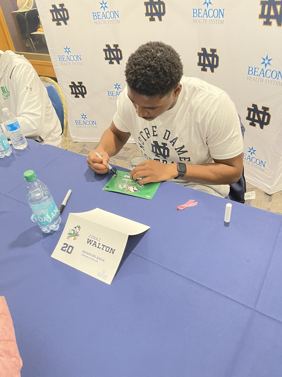 pdh3767's tweet photo. Met some up and coming stars for the Irish football team today ☘️🏈 @NDFootball https://t.co/qrJGi7uK3o