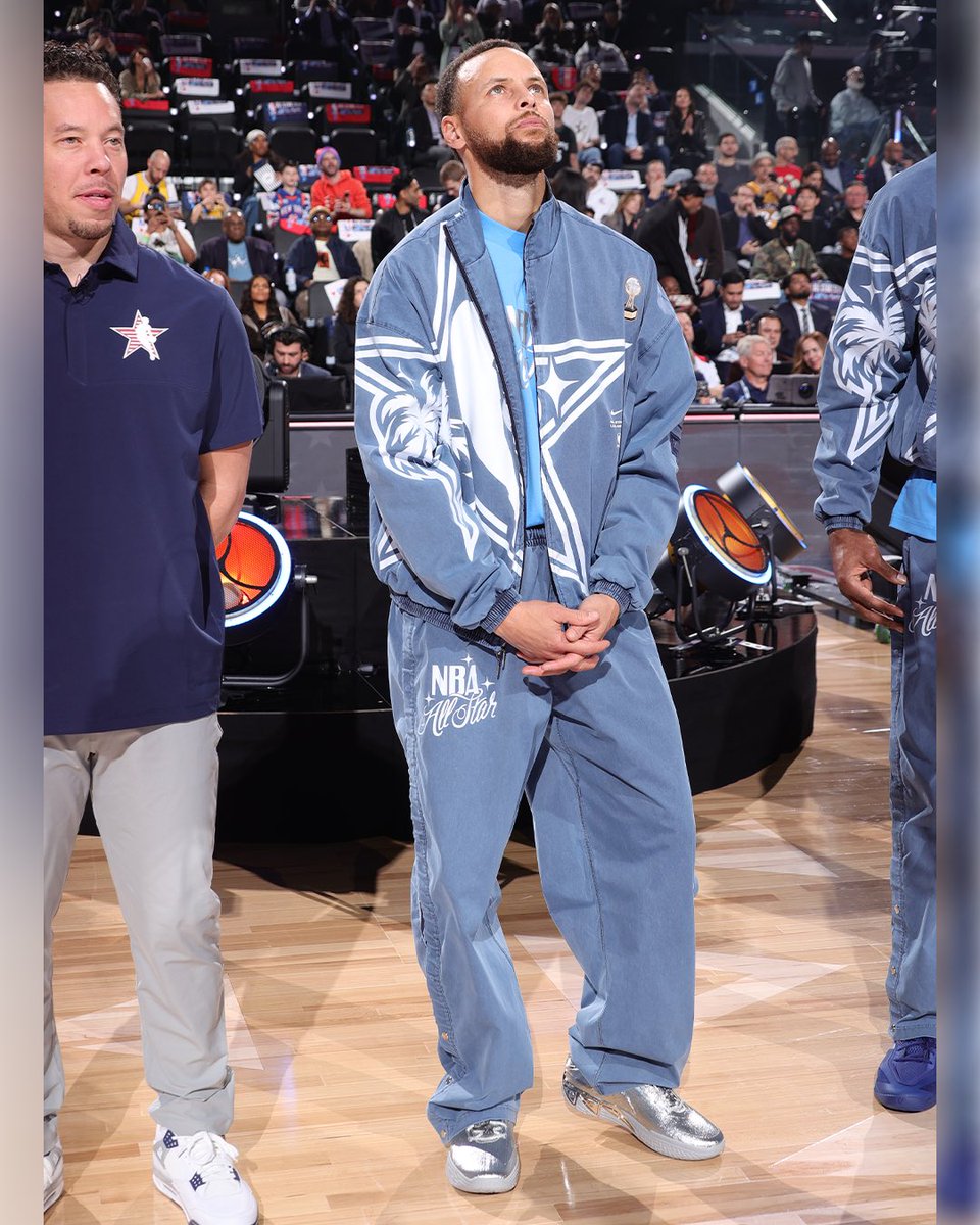 Steph Curry is rocking a special edition of the ANTA KT 11, celebrating Klay Thompson’s lifetime deal with ANTA. 

Once a splash bro, always a splash bro 🥹