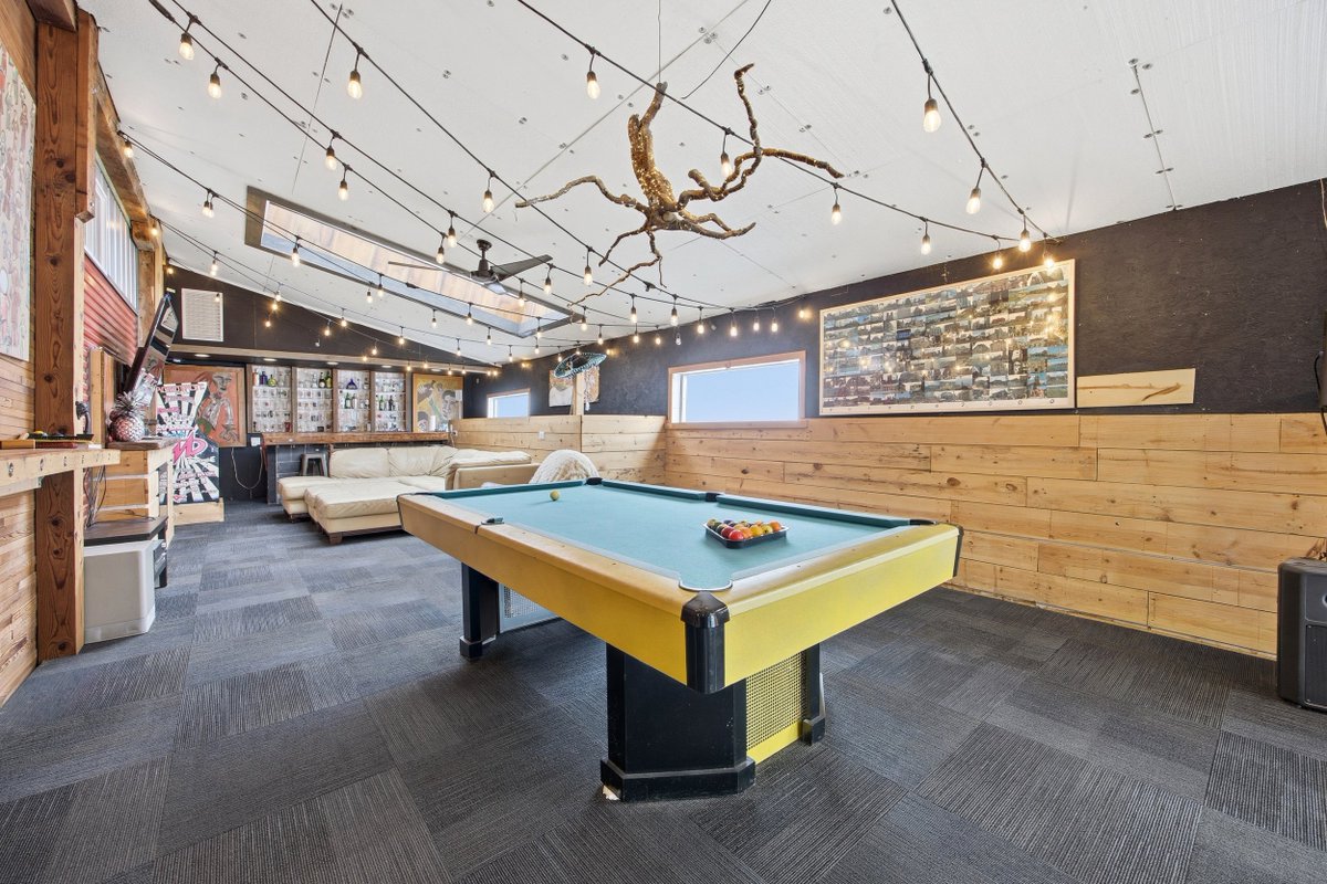 Zillow Gone Wild 🏡 tweet media