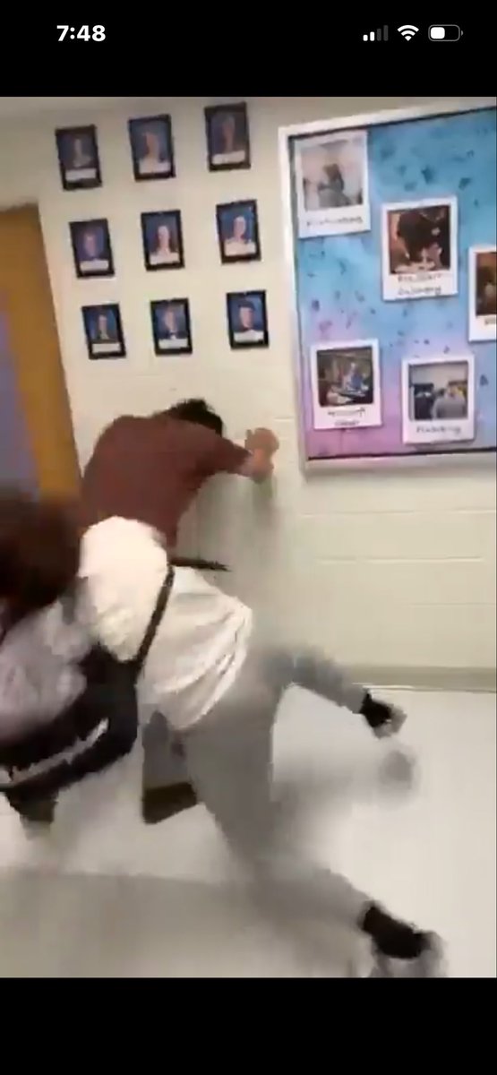 FinishMike's tweet photo. @FightC1ty It was at this point he realized he’s going to lose a fight that he started to a guy in crocs. https://t.co/yPHkp6hOrh