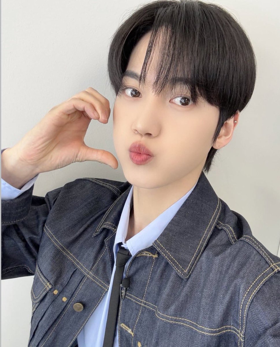 mooooong_e's tweet image. 흑발은 정말 좋은것같아,,🖤