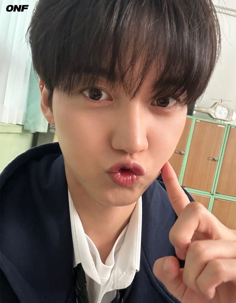 mooooong_e's tweet image. 흑발은 정말 좋은것같아,,🖤