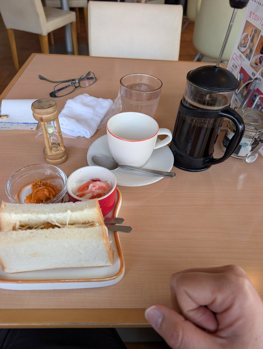 akikku3's tweet photo. さて今週末に向けて今週もボチボチやりますか。
今日は名古屋で仕事なので早めに来て珈琲タイム✨ https://t.co/OhW4Avg8MP