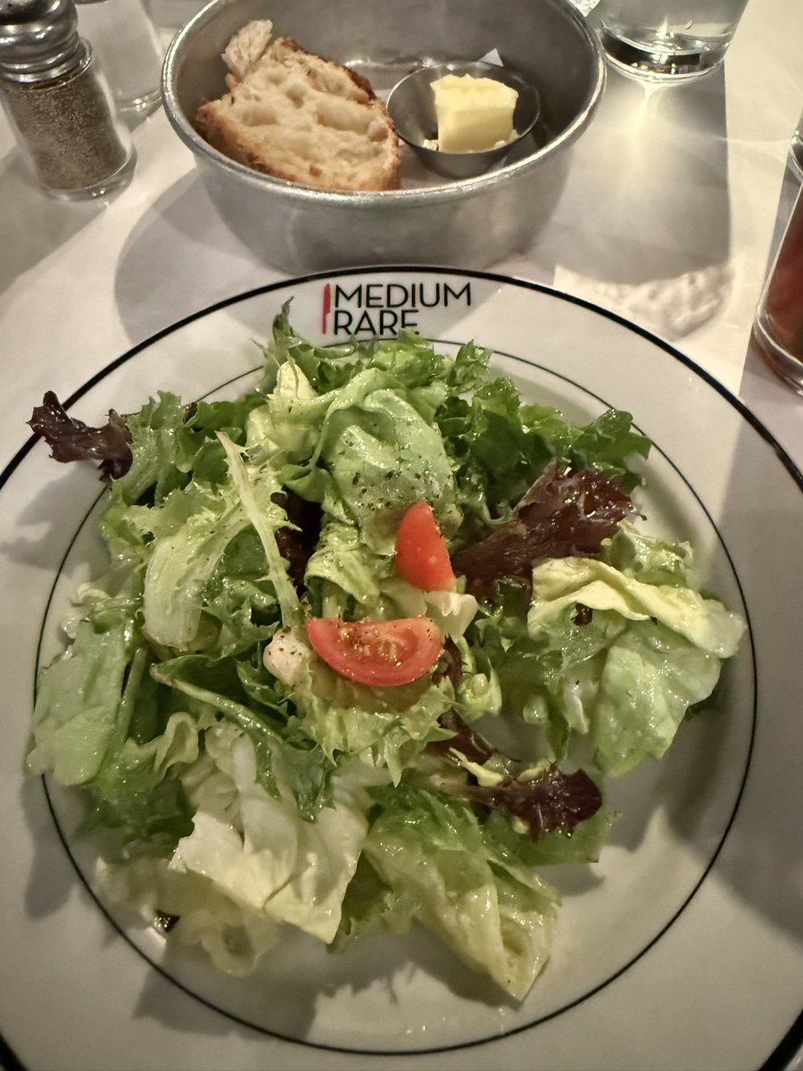 Tenleytown411's tweet photo. Dinner at Medium Rare in Cleveland Park. 

#MediumRare #ClevelandPark https://t.co/jIryv7CCPo