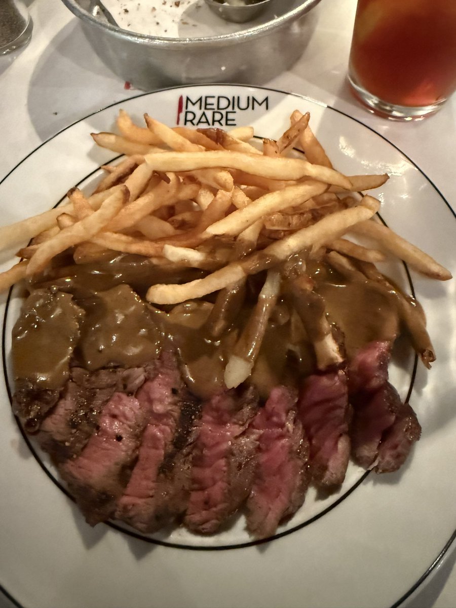 Tenleytown411's tweet photo. Dinner at Medium Rare in Cleveland Park. 

#MediumRare #ClevelandPark https://t.co/jIryv7CCPo