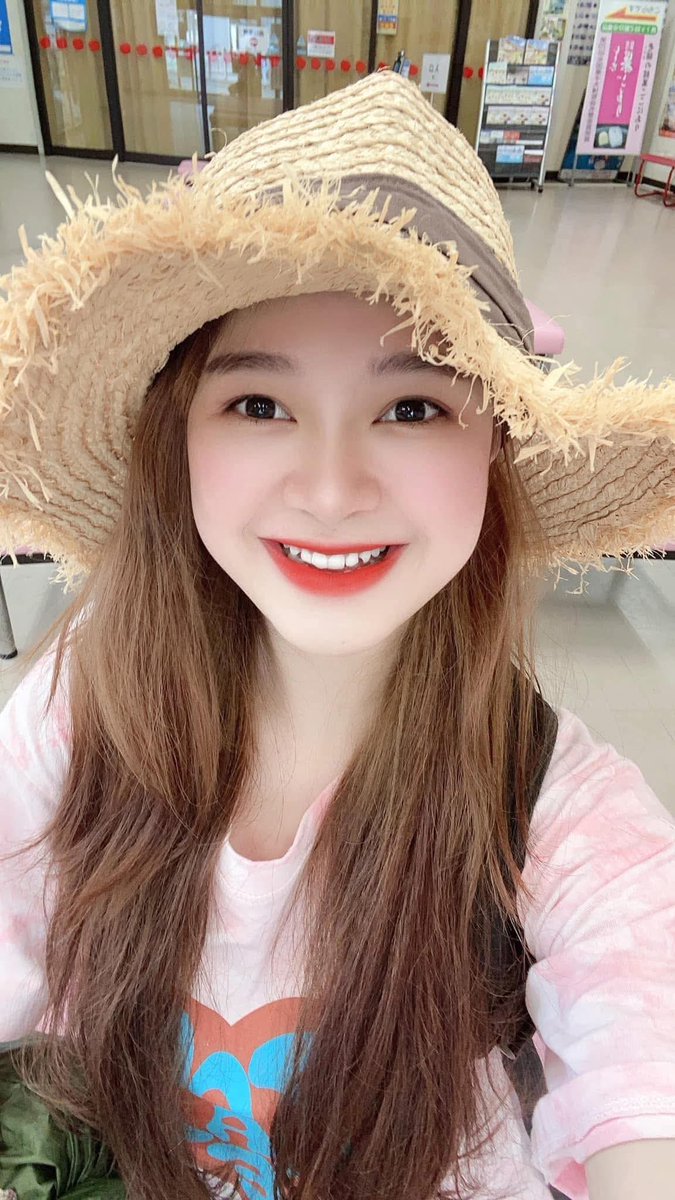 Linhtailor2's tweet image. 29 Tết rồi cả nhà ơi 🇻🇳🤝🇻🇳💯
Mn đi qua để lai ❤ comment .
Em ghé nhà chơi Tết ạ 
Cảm ơn cả nhà nhiều ❤❤